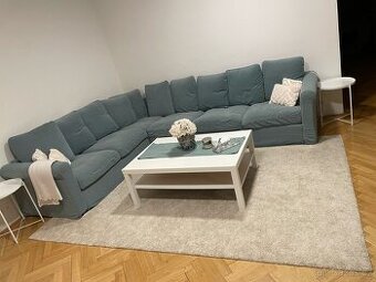 Pohovka (6 míst) + 3 stolky z IKEA + nástěnná malba