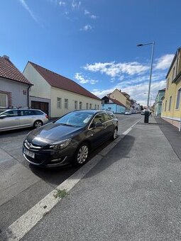 Opel Astra Sport Tourer 2012