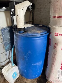 Sud s plastovou pumpou na adblue 200l