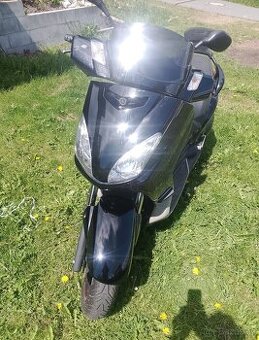 Skútr Yamaha MBK 125i r.v.2009 skycruiser