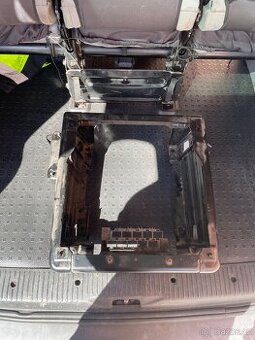 Kostka pod sedacku VW T5