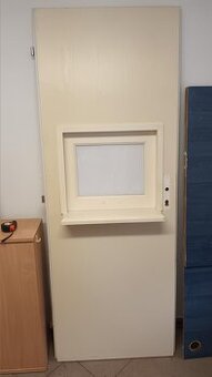 Dveře interiérové s výsuvným okénkem, bílé, pravé š.80