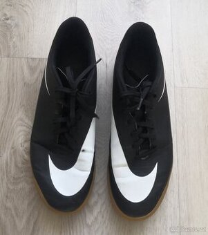 SÁLOVÉ BOTY vel. 44 zn. NIKE