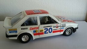 Starý model Bburago 1:24 Ford Escort XR 3