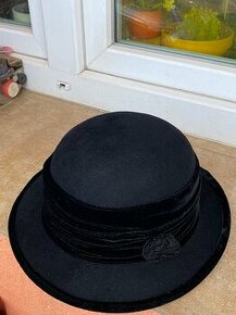 Dámský klobouk retro