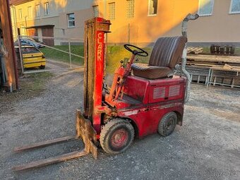 Vysokozdvižný vozík Clark veterán