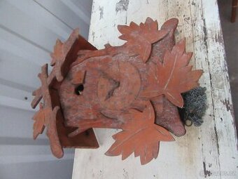 Nabízím staré dřevěné kukačky. Chybí zaváží ,kyvadlo, kousek