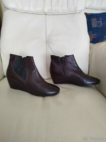 Kotníčkové boty na platformě vel. 40