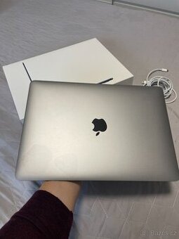 MacBook Air 13" 2020, 8GB RAM, 256GB SSD – velmi dobrý stav