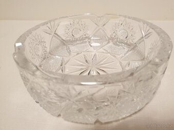 Popelník z broušeného skla