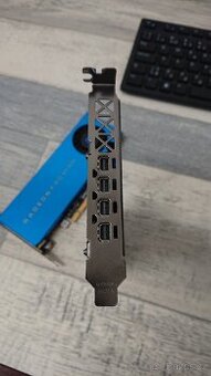 AMD Radeon PRO WX 4100 4 GB TOP jako nová