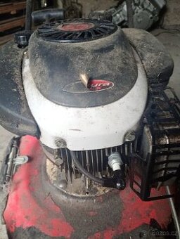 Sekačky a křovinořez