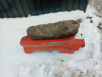 Podsedlovy plech a sedacka na pionyra