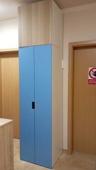 Skříně IKEA STUVA + nástevec BESTA