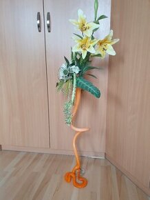 Skleněná váza včetně umělé kytky (dekorace)