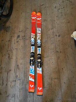 Závodní lyže rossignol 144cm