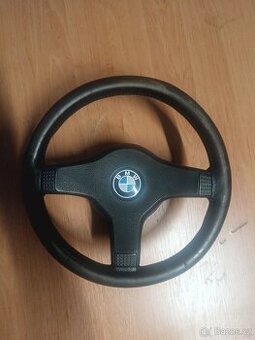 BMW E30 MTechnic 1 volant maličký