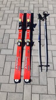 Dětské lyže Atomic 127 cm, hůlky, helma