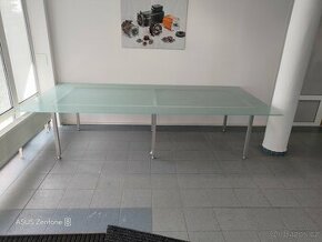 Nabízíme skleněný stůl