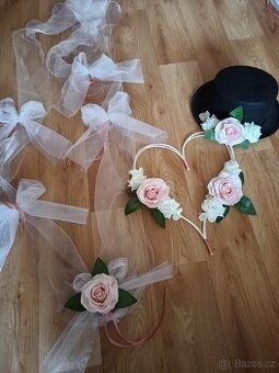 Svatební dekorace na auto - staroruzova ruze