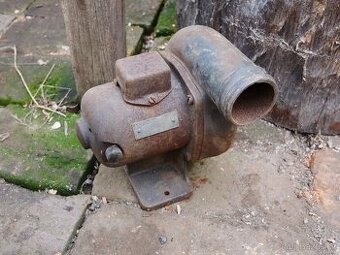 Historický ventilátor AEG litinový