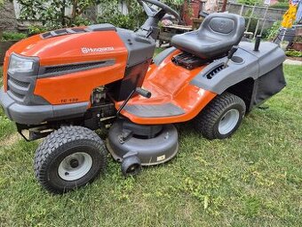 Zahradní sekací traktor Husqvarna TC 138.