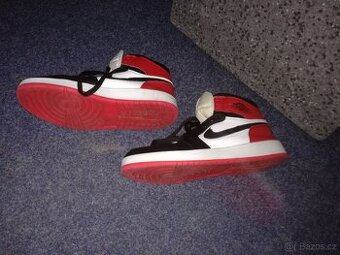 Pánské boty Nike Air jordan 1MID VEL 44, číslo 9.