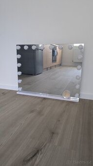 Makeup zrcadlo