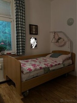 Polohovací postel