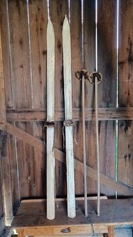 Staré dřevěné lyže