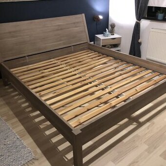 Prodám manželskou postel IKEA 160cm x 200cm