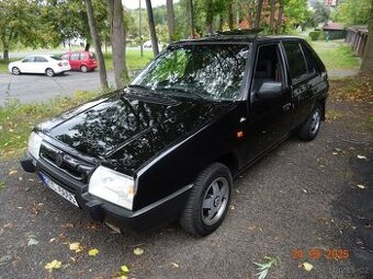 Škoda Favorit black line