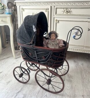 Kouzelná replika historického kočárku pro panenky