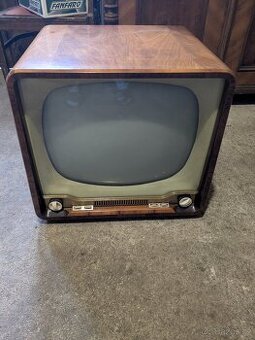 Starý televizor Tesla