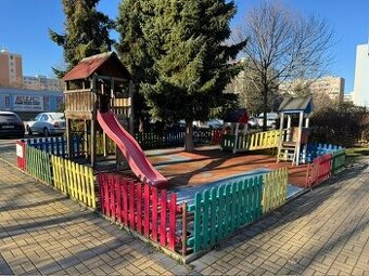 Dětské hřiště se skluzavkou