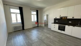 Pronájem bytu 1+kk, 39 m² – Praha 1, ul. Zlatnická
