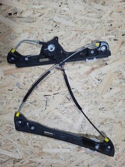 Stahovačka okna pravá BMW E87