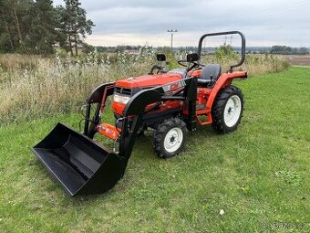 Malotraktor kubota GL240 s celním nakladače. 450 kg