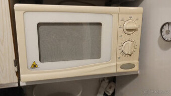 Mikrovlnka za 200,-