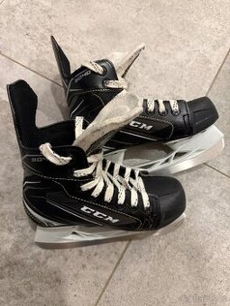 Brusle CCM chlapecké velikost 32