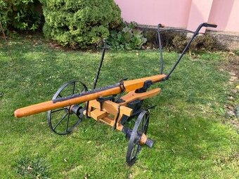 Zrekonstruovaný pluh - dekorace do zahrady
