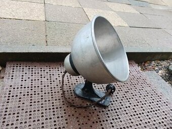 Stará hliníková dílenská lampa