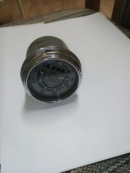 Otáčkoměr na Tatra 148