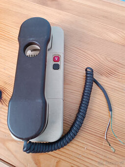 Domácí telefonní přístroj TESLA