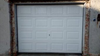 Prodám sekční garážová vrata 244 × 183 cm, elektrické ovládá