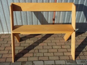 Dřevěná lavička