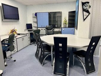 Moderní kancelář i s bydlením v Holicích - 1