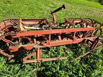 Shrnovač a obraceč sena