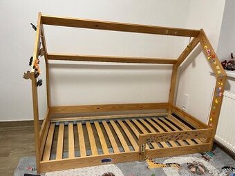 Dětská postýlka "domeček"