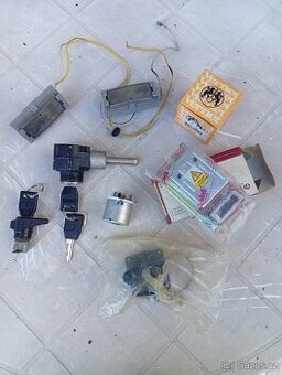 Prodám na Škoda Favorit náhradní díly.